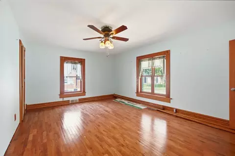 Living - 649 E High St, Springfield, OH 45505 photo 2 of 12