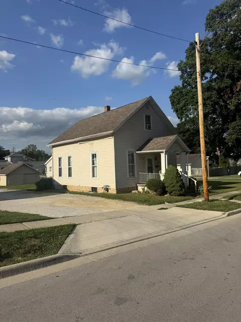 Exterior - 122 W Clay St, Sidney, OH 45365 photo 3 of 4