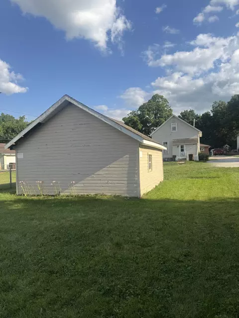 Exterior - 122 W Clay St, Sidney, OH 45365 photo 2 of 4