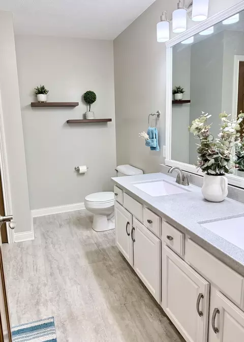 Bath - 537 E Hoewisher Rd, Sidney, OH 45365 photo 2 of 5