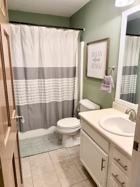 Bath - 537 E Hoewisher Rd, Sidney, OH 45365 photo 4 of 5