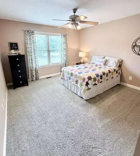 Bedroom - 537 E Hoewisher Rd, Sidney, OH 45365 photo 3 of 4