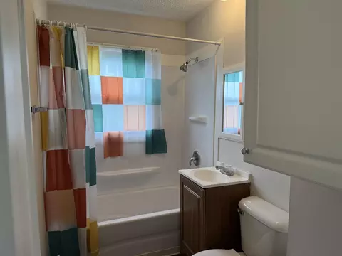 Bath - 2818 Morton Dr, Springfield, OH 45505 photo 2 of 2