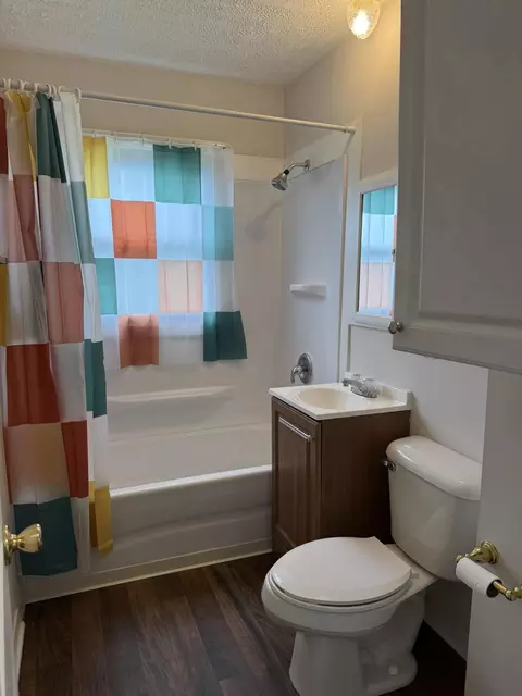 Bath - 2818 Morton Dr, Springfield, OH 45505 photo 1 of 2