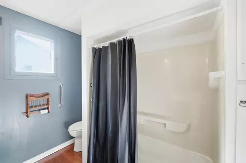 Bath - 1537 W Pleasant St, Springfield, OH 45506 photo 3 of 3