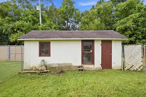 Exterior - 1537 W Pleasant St, Springfield, OH 45506 photo 10 of 11