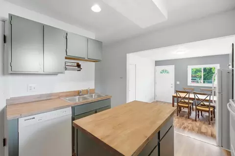 Kitchen - 1537 W Pleasant St, Springfield, OH 45506 photo 2 of 4
