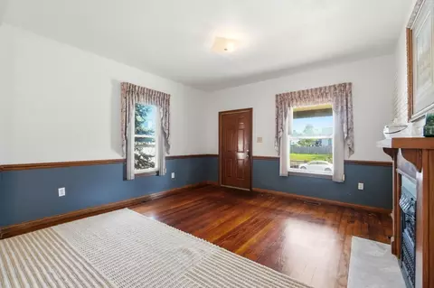 Living - 1537 W Pleasant St, Springfield, OH 45506 photo 2 of 5