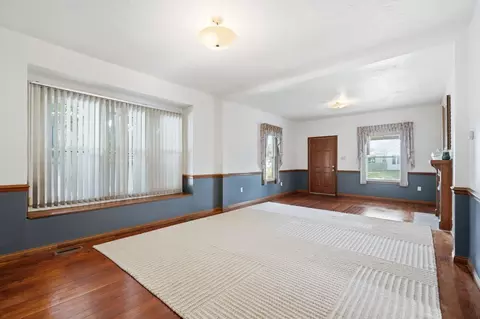 Living - 1537 W Pleasant St, Springfield, OH 45506 photo 5 of 5