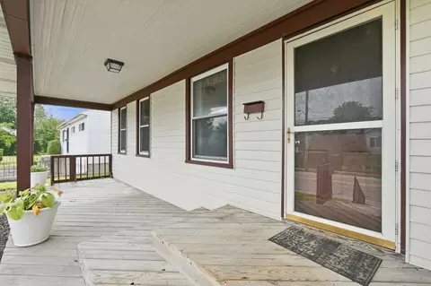 Exterior - 1537 W Pleasant St, Springfield, OH 45506 photo 3 of 11