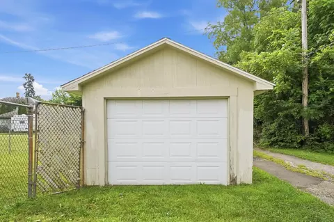 Exterior - 1537 W Pleasant St, Springfield, OH 45506 photo 11 of 11