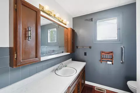 Bath - 1537 W Pleasant St, Springfield, OH 45506 photo 1 of 3