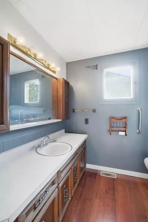 Bath - 1537 W Pleasant St, Springfield, OH 45506 photo 2 of 3