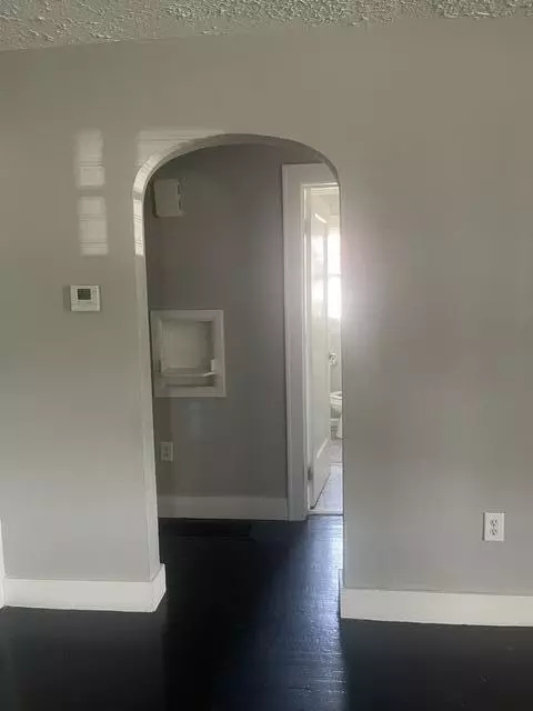 Entry Way - 1015 Beacon St, Springfield, OH 45505 photo 2 of 3
