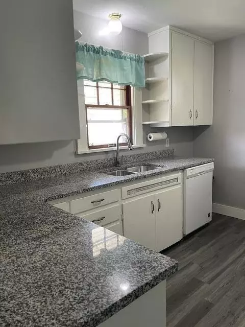 Kitchen - 1015 Beacon St, Springfield, OH 45505 photo 3 of 6