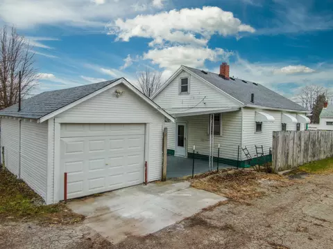 Exterior - 1015 Beacon St, Springfield, OH 45505 photo 3 of 5