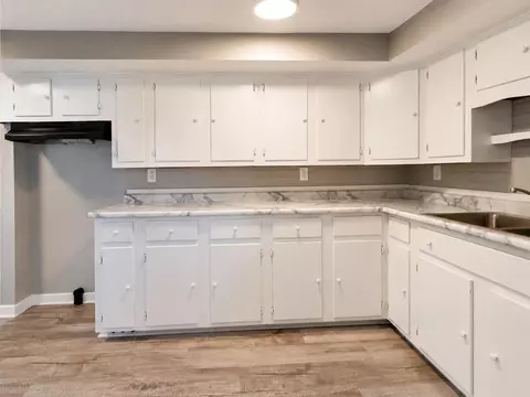 Kitchen - 23 N Douglas Ave, Springfield, OH 45503 photo 2 of 4