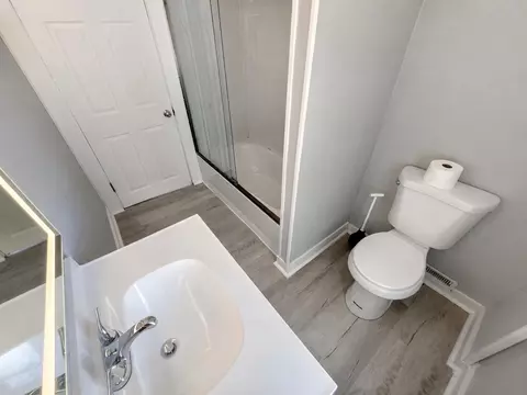 Bath - 23 N Douglas Ave, Springfield, OH 45503 photo 3 of 3