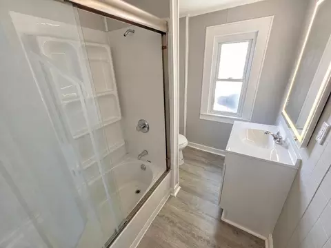 Bath - 23 N Douglas Ave, Springfield, OH 45503 photo 2 of 3