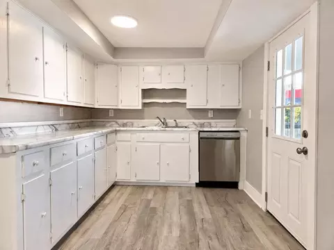 Kitchen - 23 N Douglas Ave, Springfield, OH 45503 photo 1 of 4
