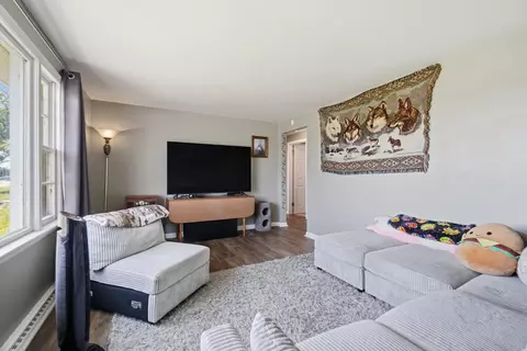 Living - 1450 Moorefield Rd, Springfield, OH 45503 photo 3 of 6