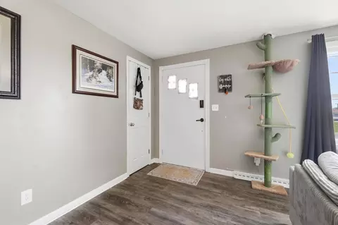 Entry Way - 1450 Moorefield Rd, Springfield, OH 45503 photo 1 of 3