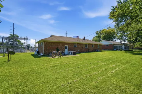 Exterior - 1450 Moorefield Rd, Springfield, OH 45503 photo 4 of 9