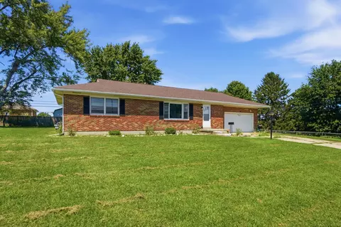 Exterior - 1450 Moorefield Rd, Springfield, OH 45503 photo 2 of 9