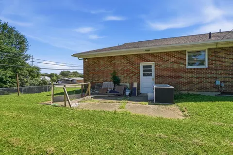 Exterior - 1450 Moorefield Rd, Springfield, OH 45503 photo 6 of 9