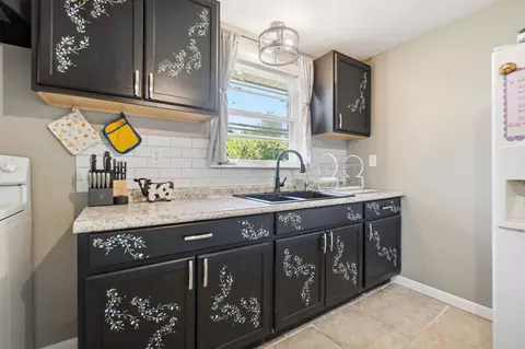 Kitchen - 1450 Moorefield Rd, Springfield, OH 45503 photo 2 of 5
