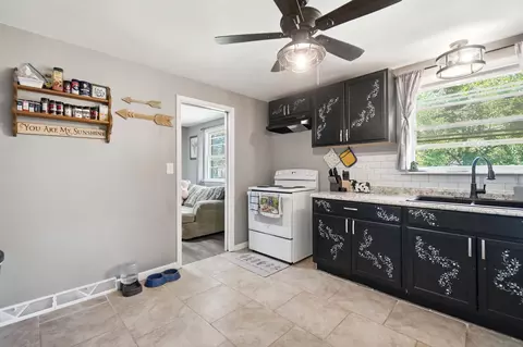 Kitchen - 1450 Moorefield Rd, Springfield, OH 45503 photo 4 of 5