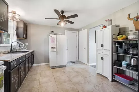 Kitchen - 1450 Moorefield Rd, Springfield, OH 45503 photo 5 of 5