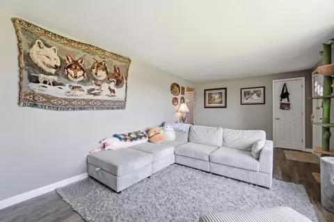 Living - 1450 Moorefield Rd, Springfield, OH 45503 photo 5 of 6