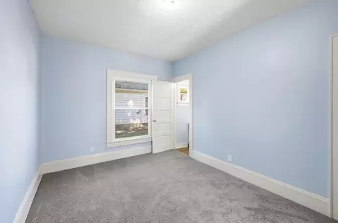Bedroom - 209 W Euclid Ave, Springfield, OH 45506 photo 2 of 9