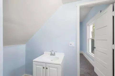 Entry Way - 209 W Euclid Ave, Springfield, OH 45506 photo 1 of 3
