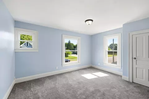 Bedroom - 209 W Euclid Ave, Springfield, OH 45506 photo 8 of 9