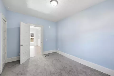 Bedroom - 209 W Euclid Ave, Springfield, OH 45506 photo 3 of 9