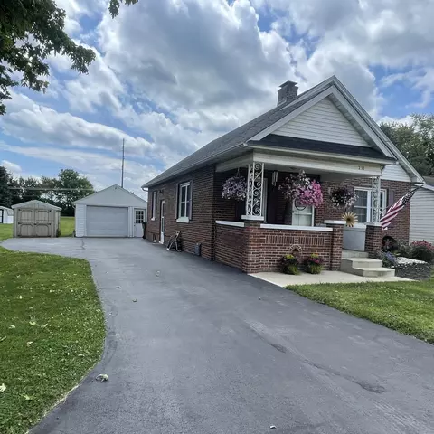 233 W Mound St, South Charleston, OH 45368