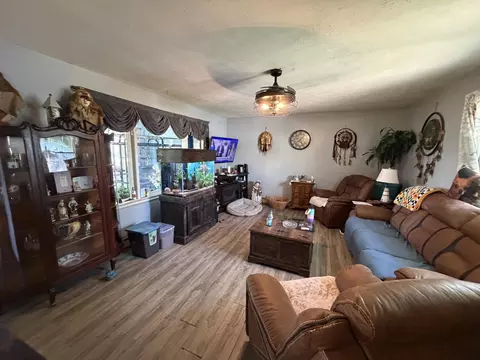 Living - 1404 Stephens Rd, Sidney, OH 45365 photo 2 of 4