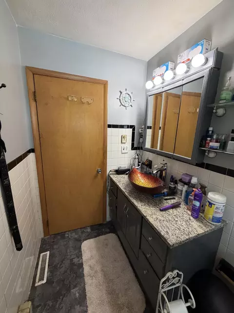 Bath - 1404 Stephens Rd, Sidney, OH 45365 photo 3 of 3