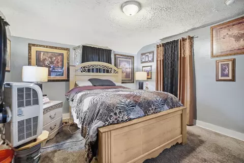 Bedroom - 1587 Charles St, Springfield, OH 45505 photo 2 of 5