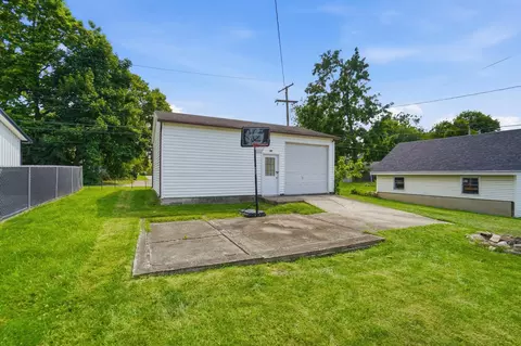 Exterior - 1587 Charles St, Springfield, OH 45505 photo 9 of 12