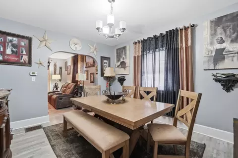 Dining - 1587 Charles St, Springfield, OH 45505 photo 3 of 4