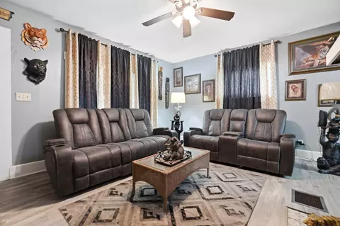 Living - 1587 Charles St, Springfield, OH 45505 photo 4 of 6
