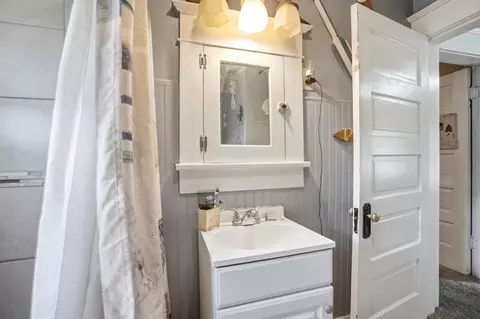 Bath - 1587 Charles St, Springfield, OH 45505 photo 3 of 3
