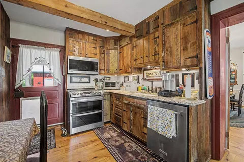 Kitchen - 7646 N River Rd, Springfield, OH 45502 photo 2 of 6