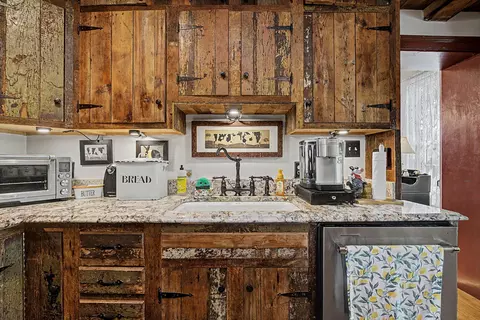 Kitchen - 7646 N River Rd, Springfield, OH 45502 photo 3 of 6