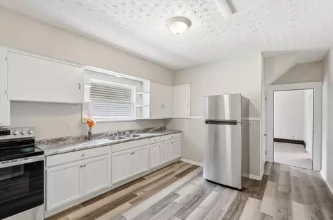 Entry Way - 462-462 5 Stanton Ave, Springfield, OH 45503 photo 1 of 4
