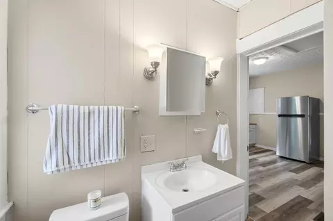 Bath - 462-462 5 Stanton Ave, Springfield, OH 45503 photo 2 of 4