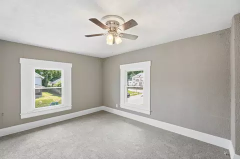 Bedroom - 462-462 5 Stanton Ave, Springfield, OH 45503 photo 5 of 10